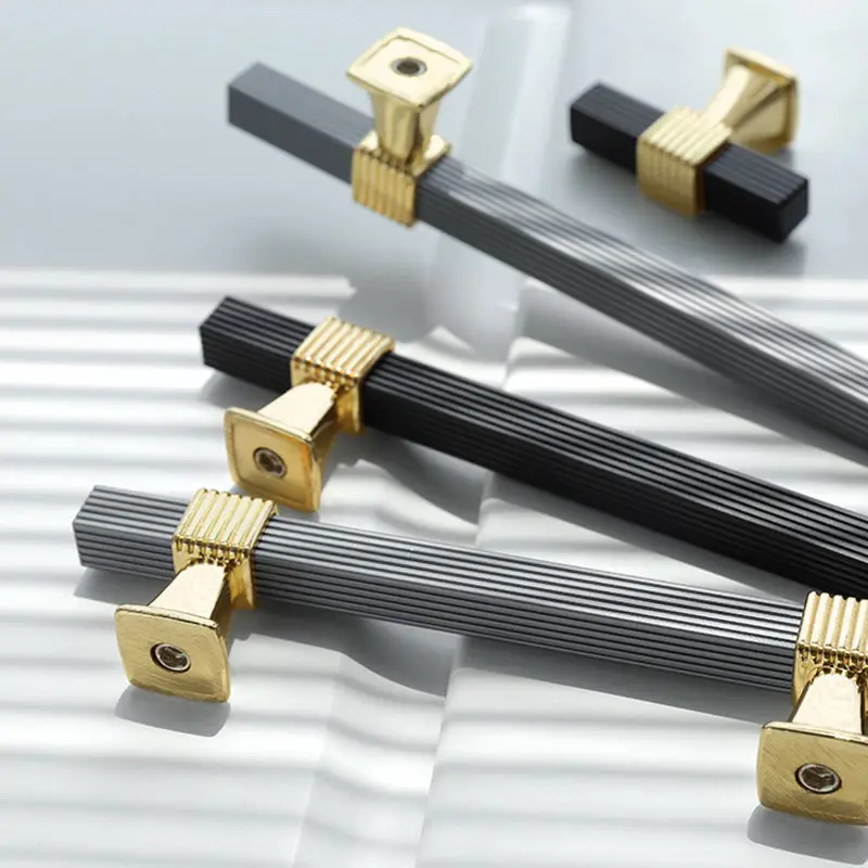 Aluminum Alloy Furniture Hardware Pulls Handle Modern Simple Luxury Long Cabinet Drawer Handle
Aluminum Alloy Furniture Hardware Pulls Handle Modern Simple Luxury Long Cabinet Drawer Handle