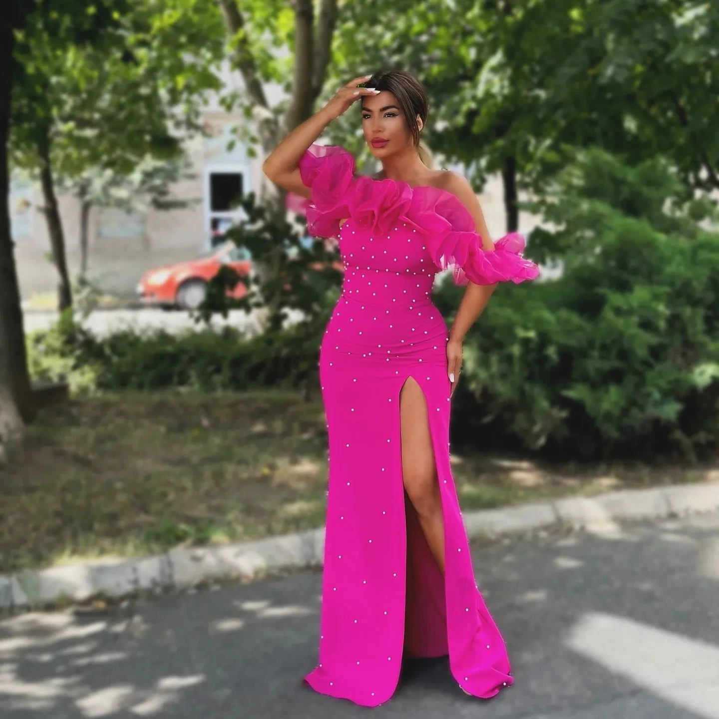 2025 Fuchsia Split High Stretchy Long Evening Dresses Sexy Formal Party Dress With Ruffles Trimmed Neckline Pleals Beaded
2025 Fuchsia Split High Stretchy Long Evening Dresses Sexy Formal Party Dress With Ruffles Trimmed Neckline Pleals Beaded