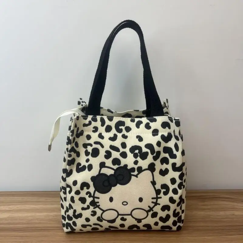 Sanrio Office Worker Canvas Lunch Bag Hello Kitty Student Cartoon Kawaii Handbag Large Capacity Storage Bag Fashion Versatile
Sanrio Office Worker Canvas Lunch Bag Hello Kitty Student Cartoon Kawaii Handbag Large Capacity Storage Bag Fashion Versatile