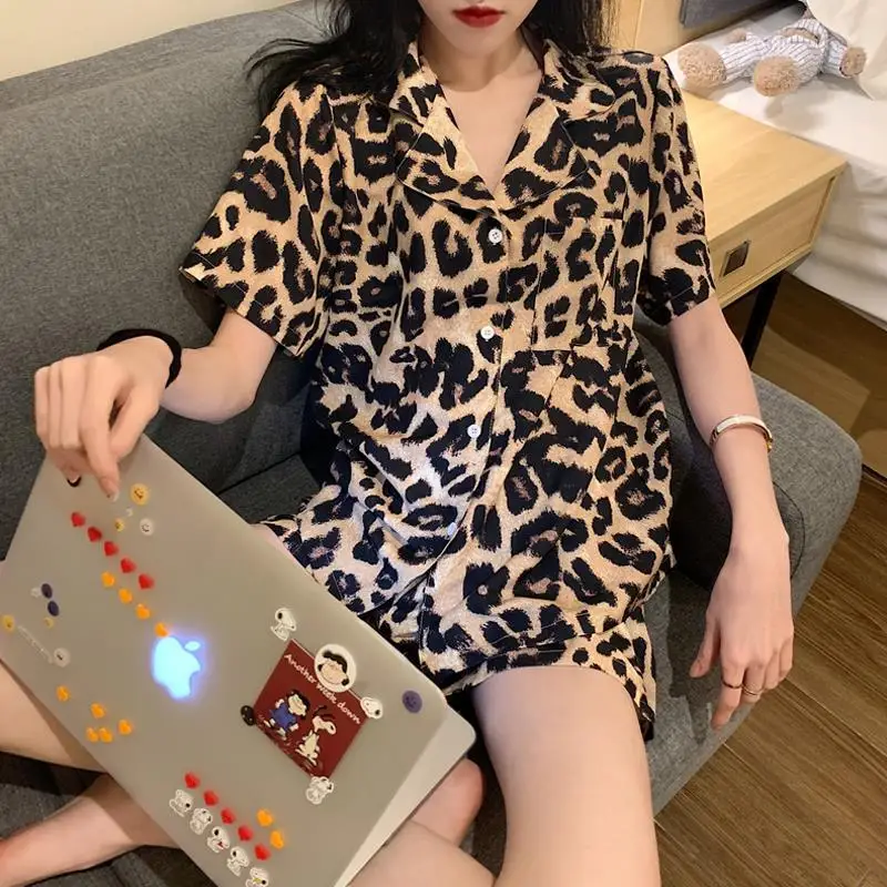 Korean Version Leopard Print Short-sleeved Cardigan Pajama Sets Women's Summer Thin Short-sleeved Two-piece Sexy Home Clothes Pj
Korean Version Leopard Print Short-sleeved Cardigan Pajama Sets Women's Summer Thin Short-sleeved Two-piece Sexy Home Clothes Pj