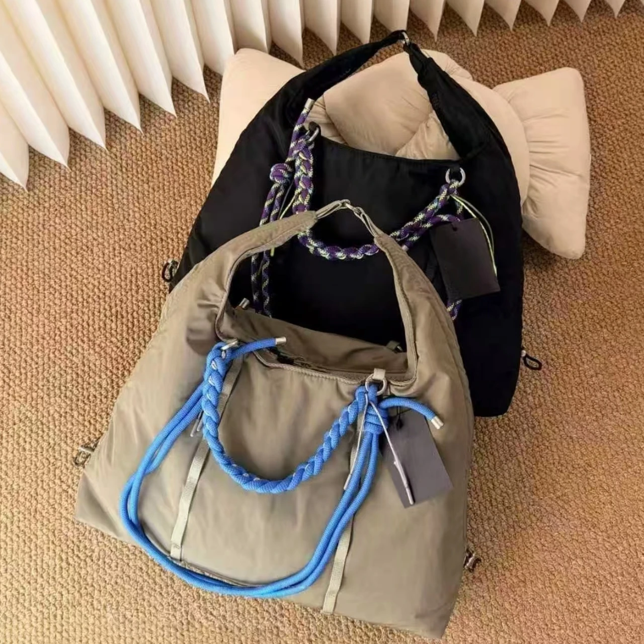 Nya 26 New Outdoor Nylon Tote Bag Drawstring Large Capacity Unisex Fashionable Casual Shoulder Bag for Sports And Travel
Nya 26 New Outdoor Nylon Tote Bag Drawstring Large Capacity Unisex Fashionable Casual Shoulder Bag for Sports And Travel