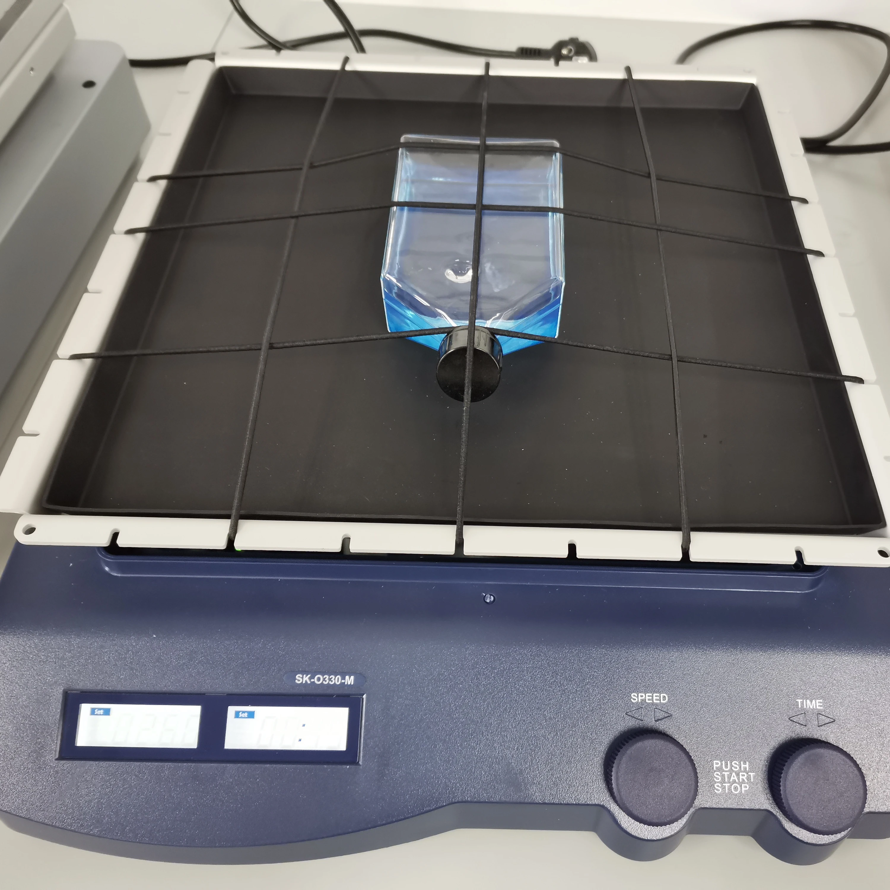 OEM Lab Portable Mini LCD Continuous Timer Operation Load Bearing 3kg Mixing Agitator Rotating Shaking Oscillator Orbital Shaker
OEM Lab Portable Mini LCD Continuous Timer Operation Load Bearing 3kg Mixing Agitator Rotating Shaking Oscillator Orbital Shaker