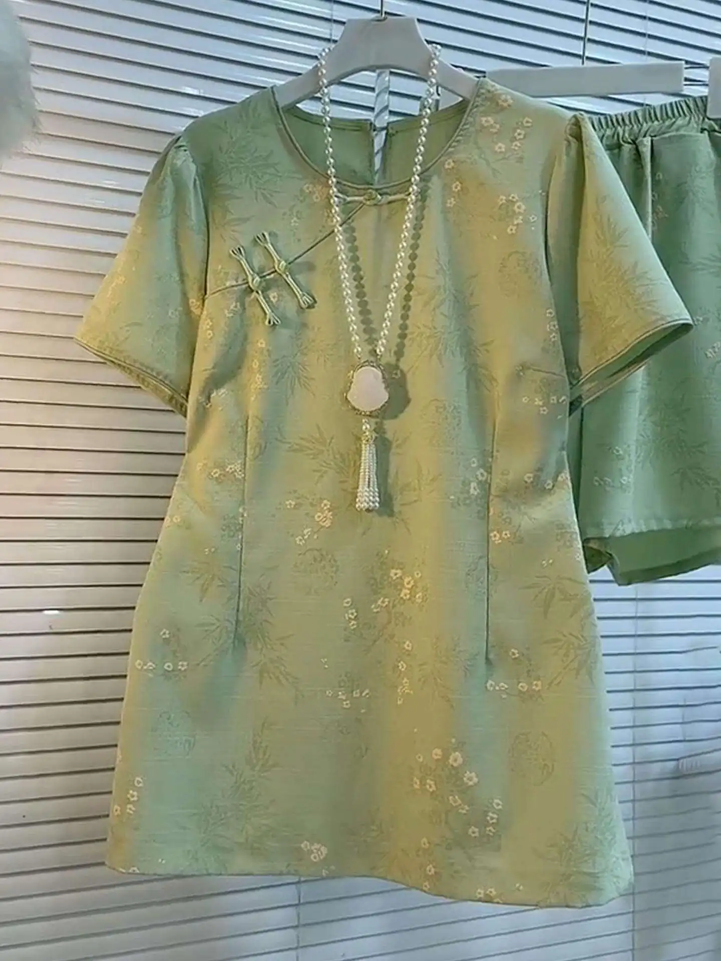 Loose Casual Green Button round Neck Short Sleeve Women's Fashion Set 2026 New Style Summer Breathable Lightweight T-Shirt ...
Loose Casual Green Button round Neck Short Sleeve Women's Fashion Set 2026 New Style Summer Breathable Lightweight T-Shirt ...