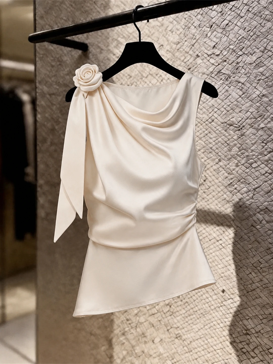 Sleeveless Top Pure Color 3D Flower Waist-Cut Design Summer Vest 2026 Commute Korean Style Slim Fit Silk Women's Shirt
Sleeveless Top Pure Color 3D Flower Waist-Cut Design Summer Vest 2026 Commute Korean Style Slim Fit Silk Women's Shirt
