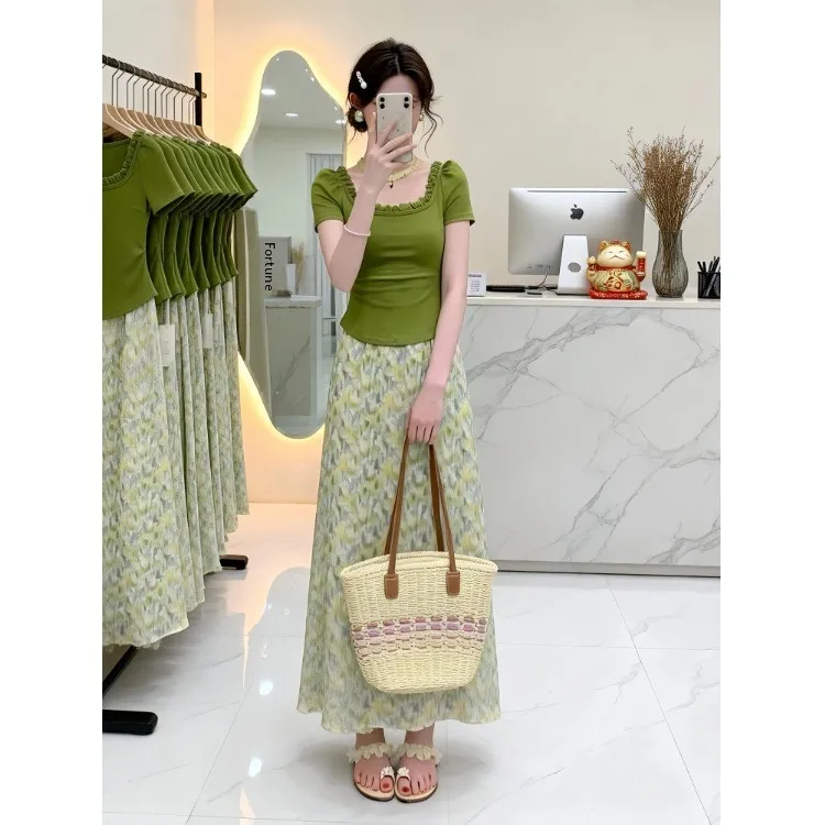 Summer New Design Women's Lace Trim Fit Top Floral Half Skirt Anti-Aging Two-Piece Set Square Collar Breathable Casual Wear
Summer New Design Women's Lace Trim Fit Top Floral Half Skirt Anti-Aging Two-Piece Set Square Collar Breathable Casual Wear