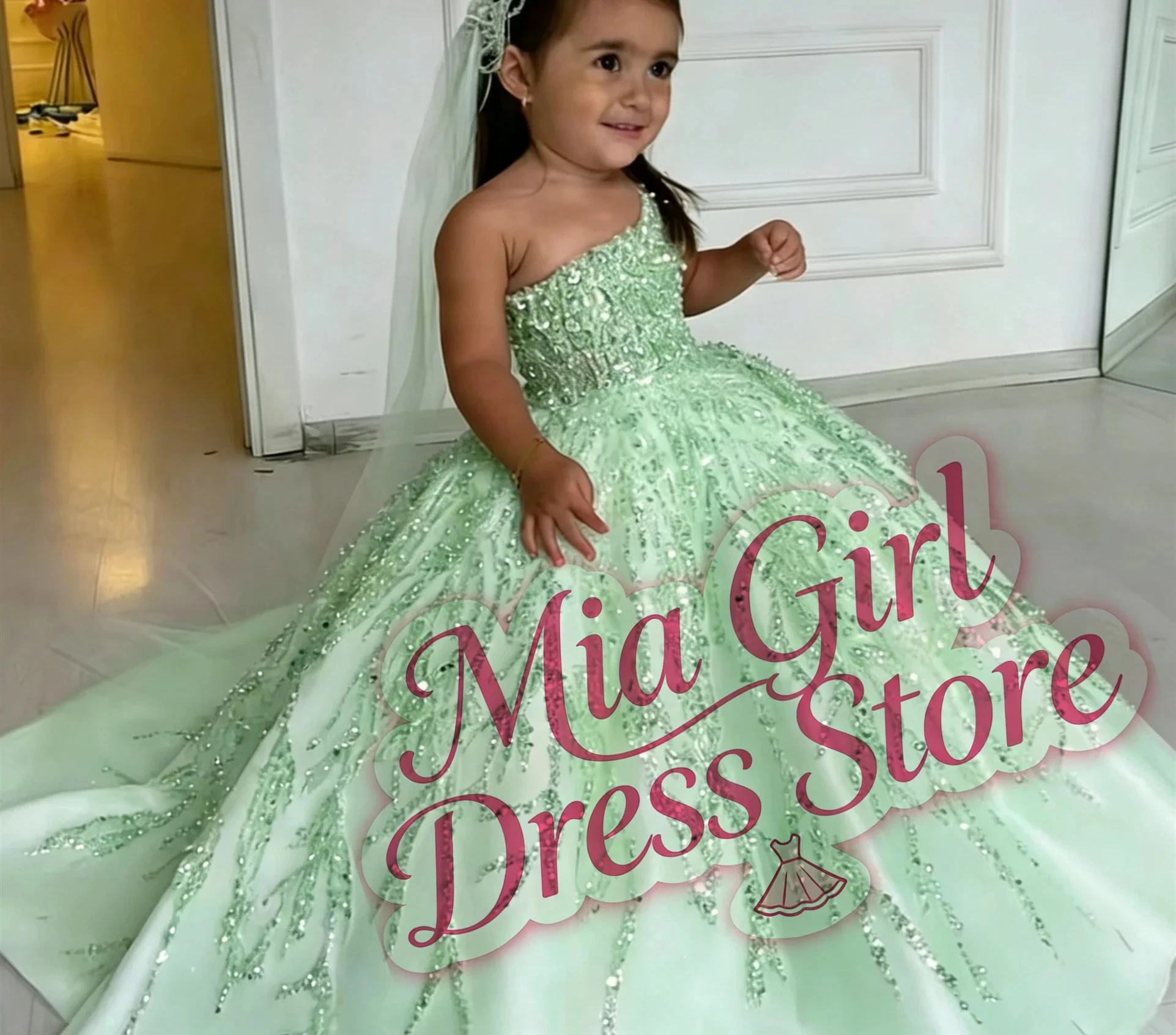 Customized Flower Girl Dress For Wedding Glitter Floor Length Sleeveless High Waist Elegant Kids Birthday First Communion Gown
Customized Flower Girl Dress For Wedding Glitter Floor Length Sleeveless High Waist Elegant Kids Birthday First Communion Gown