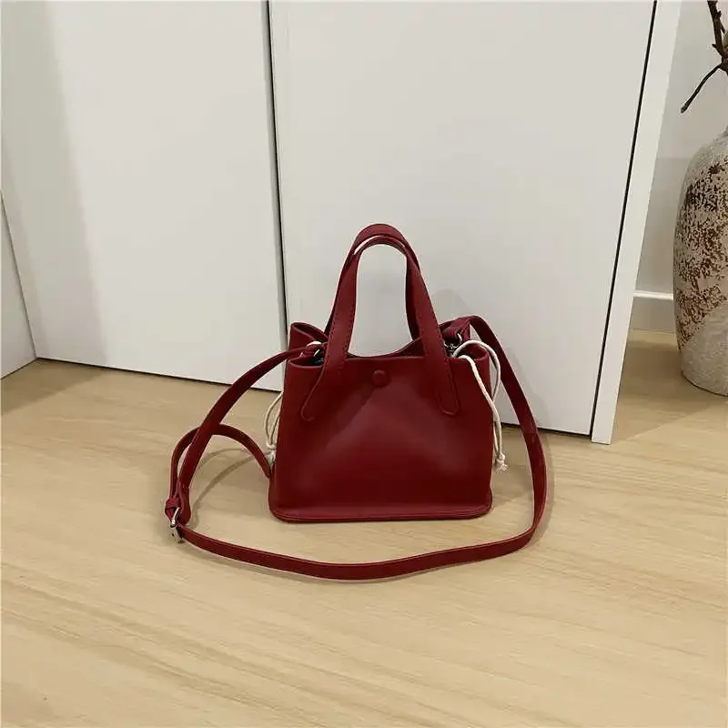 2025 Summer New Classic Bucket Bag Fashionable Versatile Crossbody Tote Bag For Women High Quality PU Solid Color Handbag
2025 Summer New Classic Bucket Bag Fashionable Versatile Crossbody Tote Bag For Women High Quality PU Solid Color Handbag