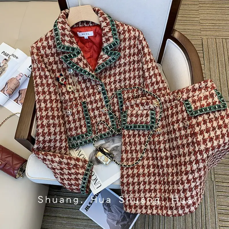 Red Suit Women's Winter 2022 New High Fashion Retro Korean Version of Foreign Style Two-piece Set Cardigan Set
Red Suit Women's Winter 2022 New High Fashion Retro Korean Version of Foreign Style Two-piece Set Cardigan Set
