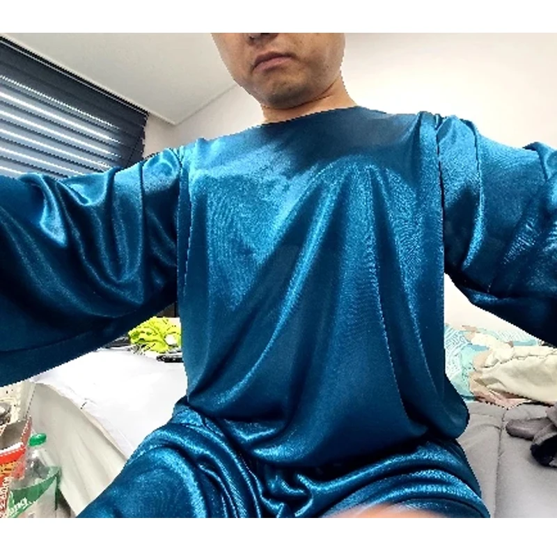 Men Silky Touch Glossy Ice Silk Pajamas 2 pieces Set Women Long Sleeve Soft Loose Plus Size Couple Sports Top Pants
Men Silky Touch Glossy Ice Silk Pajamas 2 pieces Set Women Long Sleeve Soft Loose Plus Size Couple Sports Top Pants