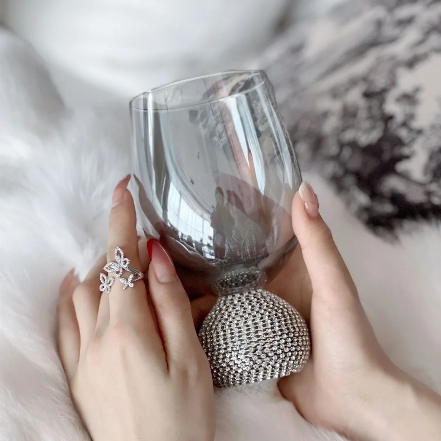 Fairy Style Diamond Fat Belly Cup Decoration, Wei Tuji Wine Glass, Diamond-Embedded Water Cup, Red Wine Glass, Cocktail Glass
Fairy Style Diamond Fat Belly Cup Decoration, Wei Tuji Wine Glass, Diamond-Embedded Water Cup, Red Wine Glass, Cocktail Glass