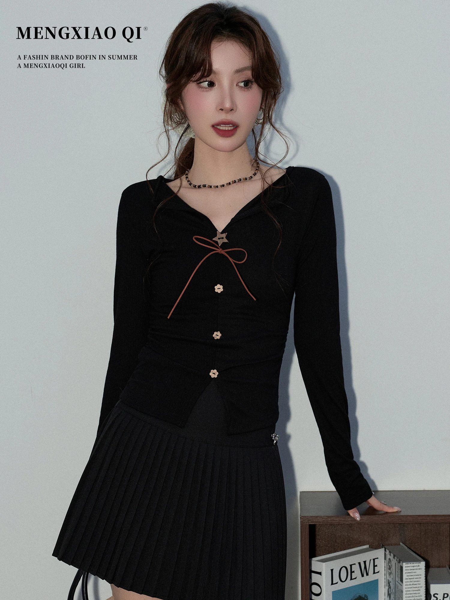 Meng Xiaoqi Korean Style Slim Fit V-Neck Women's Base Shirt Spring New Arrival Commute Versatile Small Size Inner Wear Top
Meng Xiaoqi Korean Style Slim Fit V-Neck Women's Base Shirt Spring New Arrival Commute Versatile Small Size Inner Wear Top