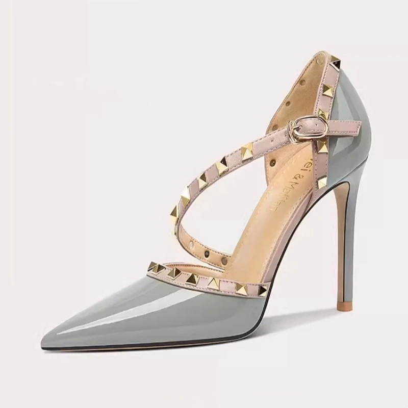 Spring/Summer New Pointed Hollow Rivet One line Strap Single Shoes Thin High Heels Banquet Dress Large and Small Women's Sandals
Spring/Summer New Pointed Hollow Rivet One line Strap Single Shoes Thin High Heels Banquet Dress Large and Small Women's Sandals