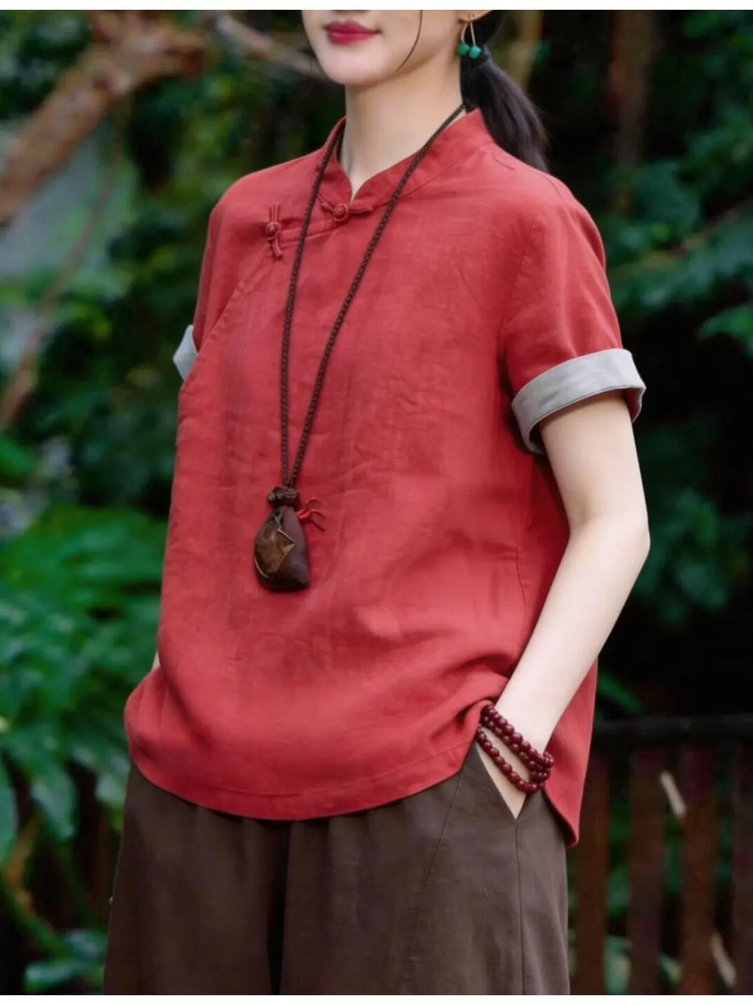 New Chinese Style Zen Cotton Linen Short Sleeve Shirt Women Summer Button up Simple Vintage Stand Collar Linen Tea Costume
New Chinese Style Zen Cotton Linen Short Sleeve Shirt Women Summer Button up Simple Vintage Stand Collar Linen Tea Costume