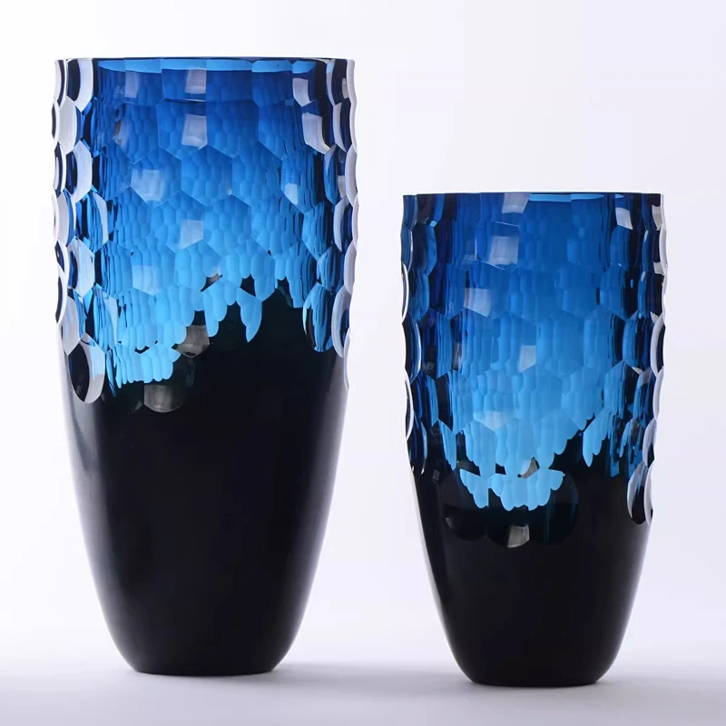 Large blue and black cut surface, modern simple and high-end glazed vase
Large blue and black cut surface, modern simple and high-end glazed vase
