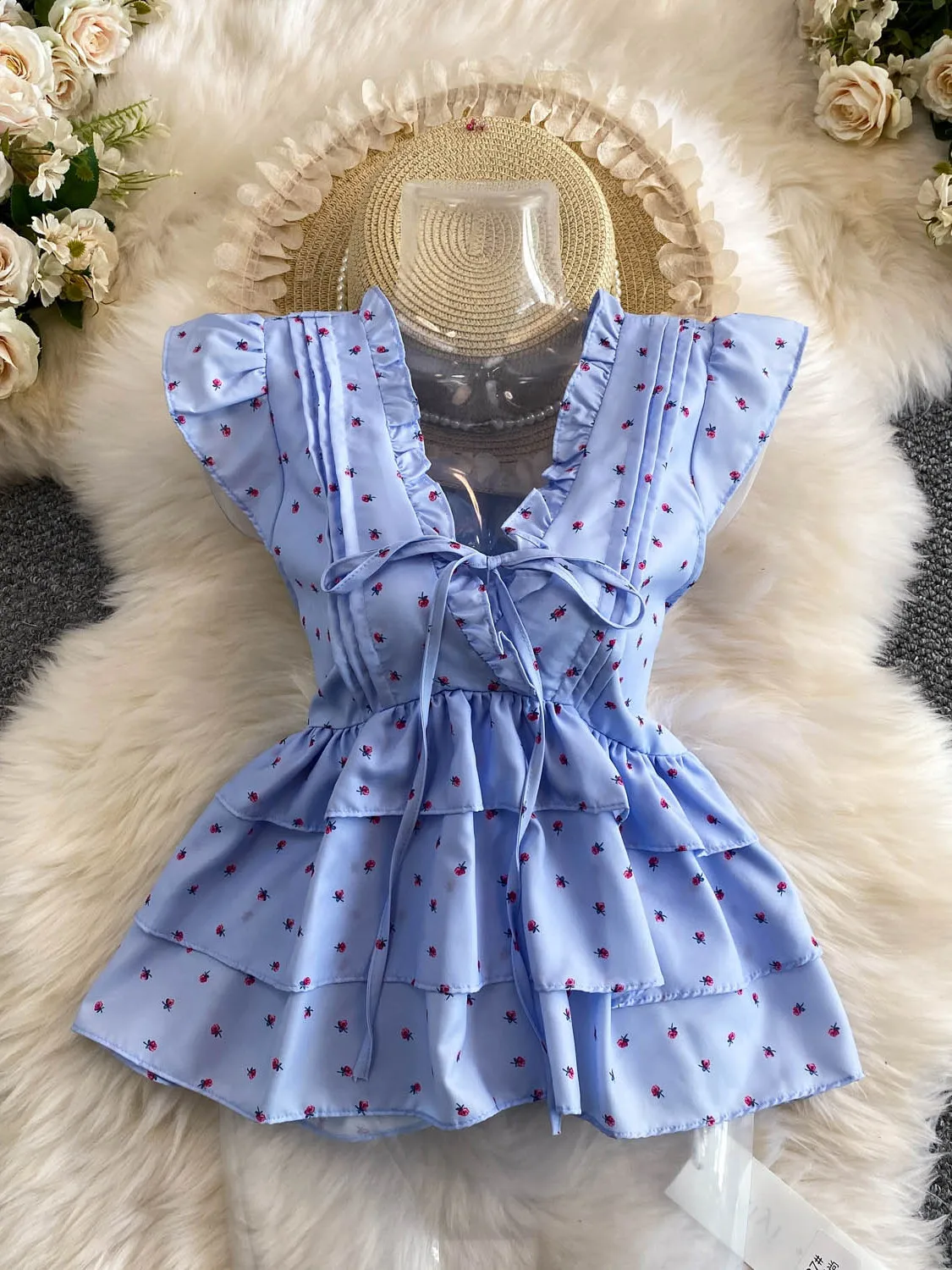 Sweet Floral Tie Waist V Neck Shirt Women's Slim Fit Summer Shirt with Puff Sleeves Slimming Effectiveness Korean Style
Sweet Floral Tie Waist V Neck Shirt Women's Slim Fit Summer Shirt with Puff Sleeves Slimming Effectiveness Korean Style