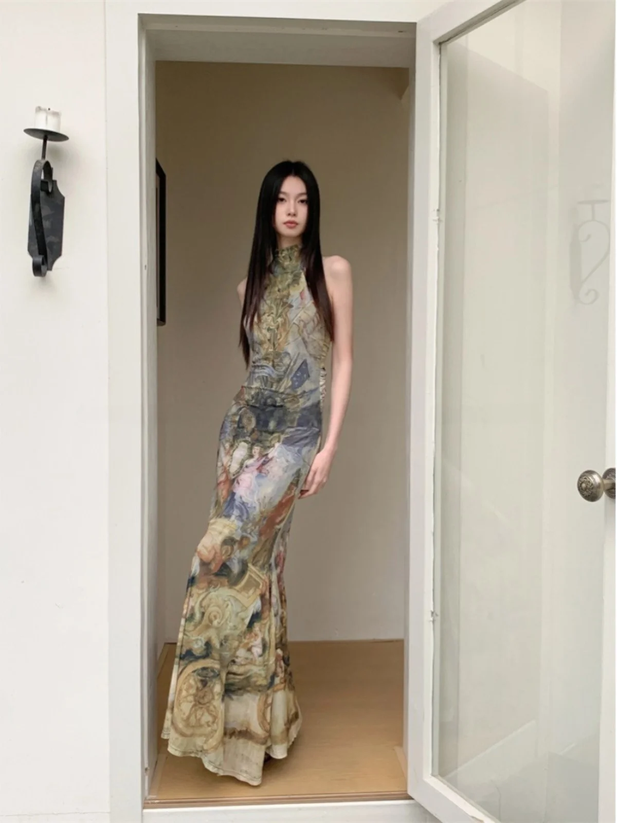 Elegant Retro Oil Painting Style Cross Wood Ring Backless High Collar Slimming Dress Sleeveless Long Vest Dress for Women
Elegant Retro Oil Painting Style Cross Wood Ring Backless High Collar Slimming Dress Sleeveless Long Vest Dress for Women