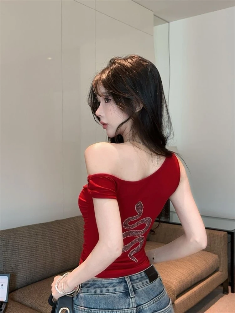 Sexy Hot Red Vest Women Outerwear Summer Sleeveless Asymmetric One-Shoulder Slim-Fit Street Style Fashionable Daily Wear Ladies
Sexy Hot Red Vest Women Outerwear Summer Sleeveless Asymmetric One-Shoulder Slim-Fit Street Style Fashionable Daily Wear Ladies