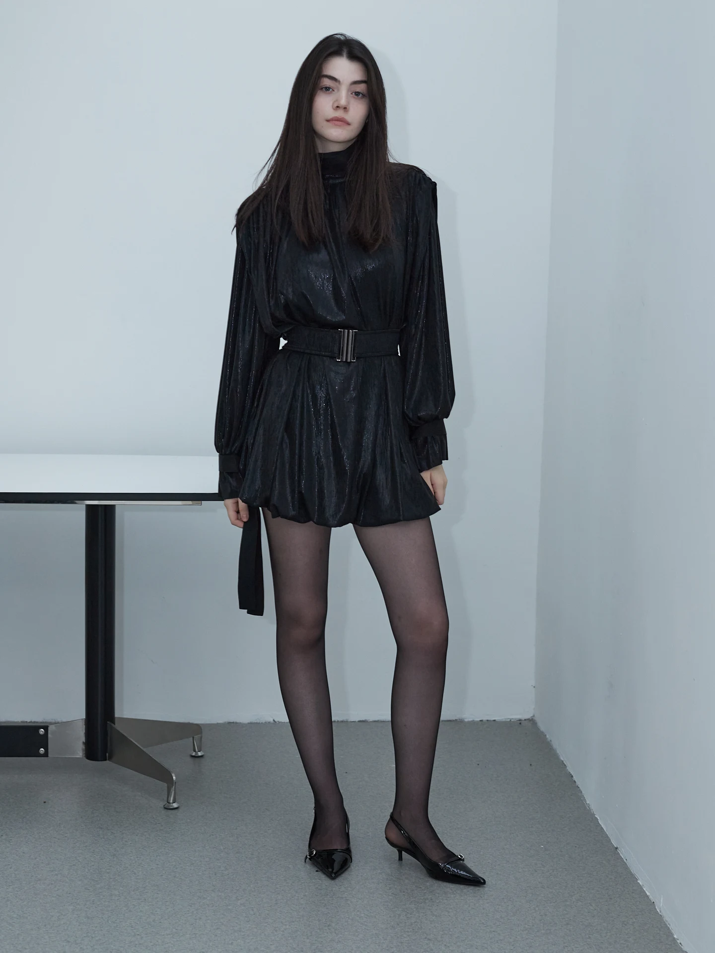 WEiCHENG LU FW25 Shiny Pleated Acetate Sash Dress Elegant Long Sleeve Polyester Satin Gown for Women Party Dress
WEiCHENG LU FW25 Shiny Pleated Acetate Sash Dress Elegant Long Sleeve Polyester Satin Gown for Women Party Dress