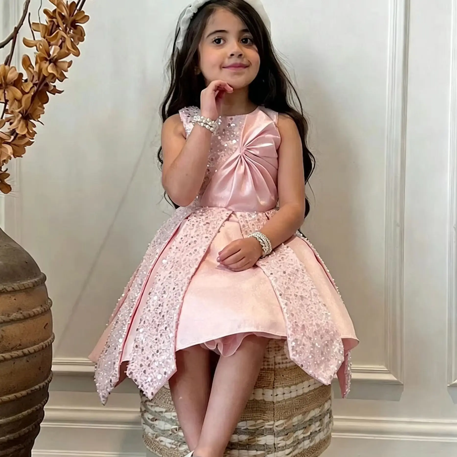 Shiny Customized Pink 3D Flower Girl Dress for Wedding Sequins with Train Knee Lenght Kids Birthday Party First Communion Gown
Shiny Customized Pink 3D Flower Girl Dress for Wedding Sequins with Train Knee Lenght Kids Birthday Party First Communion Gown