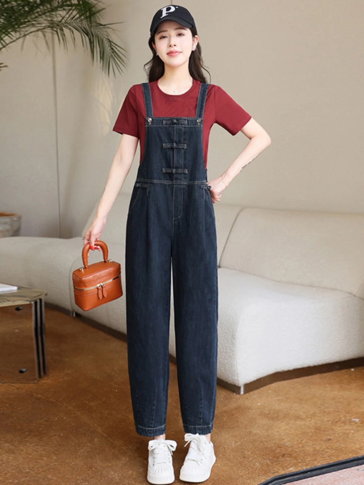 Модный джинсовый комбинезон, женский летний комбинезон 202, новинка 202, молодежный свободный утягивающий джинсовый комбинезон-шаровары с высокой талией и прямыми штанинами
Модный джинсовый комбинезон, женский летний комбинезон 202, новинка 202, молодежный свободный утягивающий джинсовый комбинезон-шаровары с высокой талией и прямыми штанинами