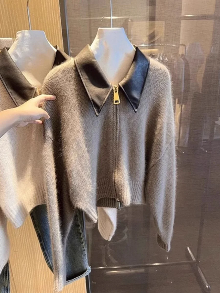 High Quality Collar Knitted Cardigan Women's Coffee Color Cashmere Sweater Coat Autumn Winter Fashion Elegant Style
High Quality Collar Knitted Cardigan Women's Coffee Color Cashmere Sweater Coat Autumn Winter Fashion Elegant Style