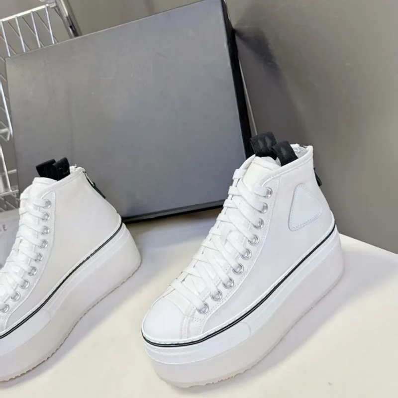 Wear high top lace up casual shoes with thick soles and worn-out holes for commuting and height increasing women's shoes
Wear high top lace up casual shoes with thick soles and worn-out holes for commuting and height increasing women's shoes