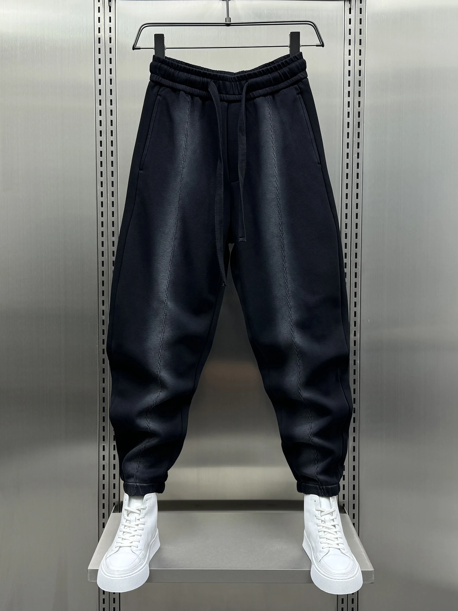 Модные мужские брюки Харлан большого размера, удобные свободные повседневные спортивные спортивные штаны, модные осенние брюки для отдыха
Модные мужские брюки Харлан большого размера, удобные свободные повседневные спортивные спортивные штаны, модные осенние брюки для отдыха