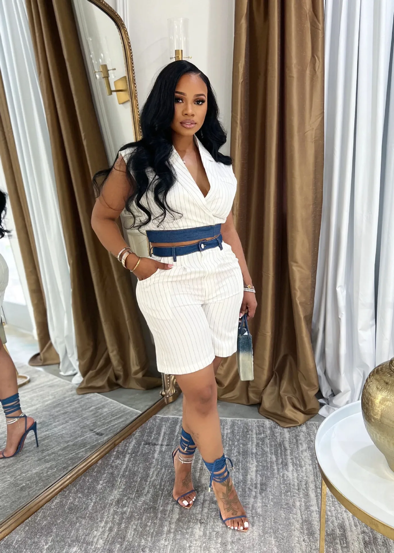 Женский комплект, куртка без рукавов с v-образным вырезом, топ и шорты, осень-зима 2024, активный рабочий спортивный костюм из двух предметов, комплект одежды 
Женский комплект, куртка без рукавов с v-образным вырезом, топ и шорты, осень-зима 2024, активный рабочий спортивный костюм из двух предметов, комплект одежды