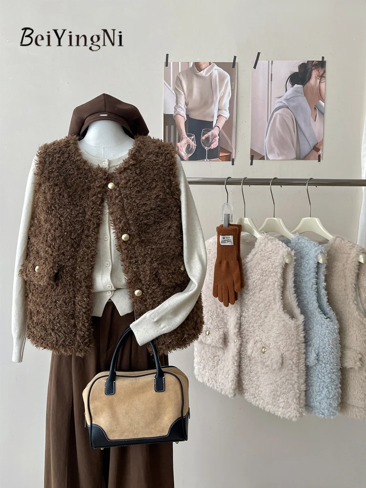 Beiyingni 2025 Winter Women's Coats Vest Elegant Casual Sleeveless Single Breasted Lamb Velvet Jackets Female Korean Luxury Tops
Beiyingni 2025 Winter Women's Coats Vest Elegant Casual Sleeveless Single Breasted Lamb Velvet Jackets Female Korean Luxury Tops