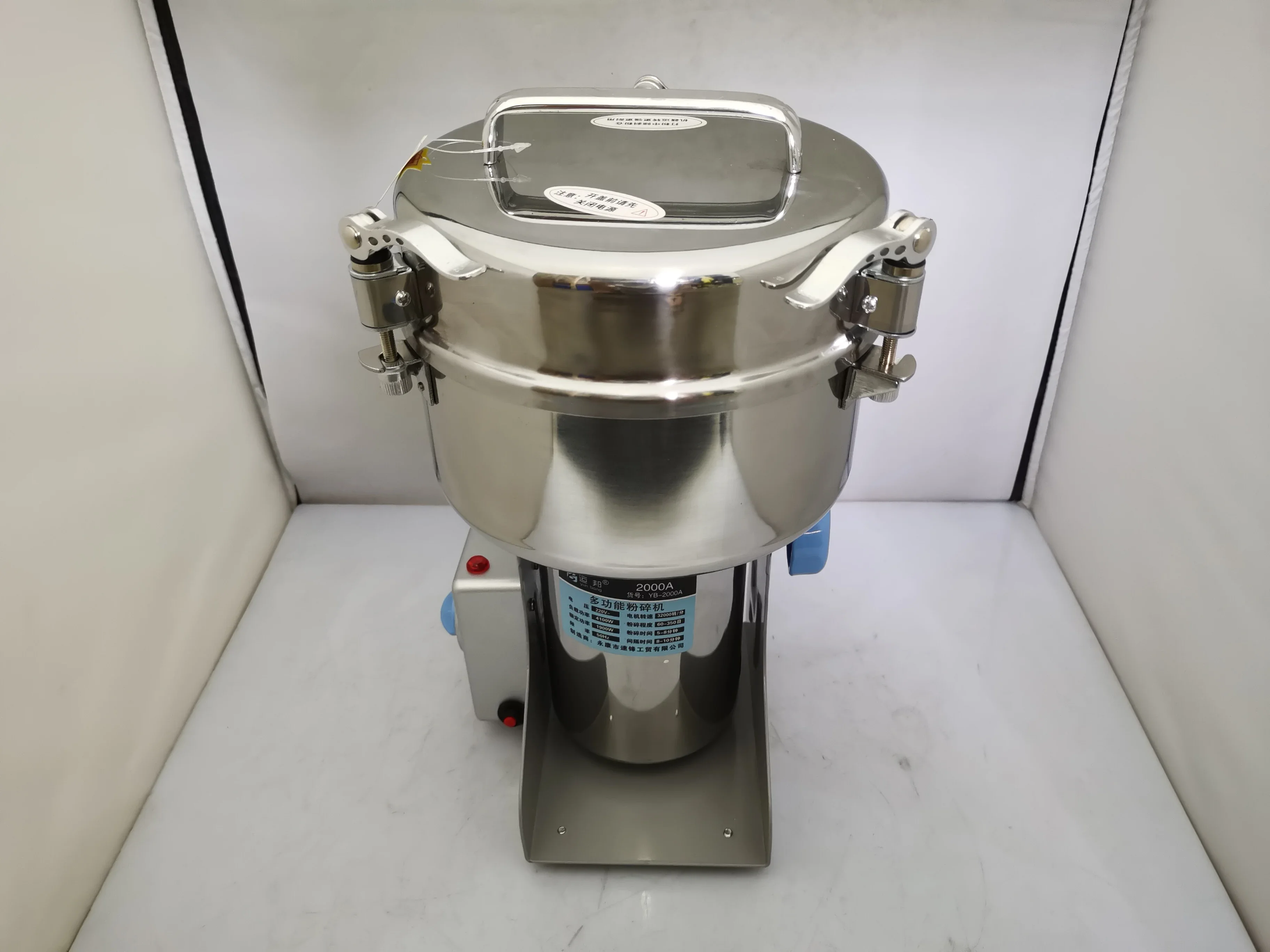 2000g High-speed Electric Grains Spices grinder, Chinese medicine Cereals Coffee Dry Food powder crusher Mill Grinding Machine
2000g High-speed Electric Grains Spices grinder, Chinese medicine Cereals Coffee Dry Food powder crusher Mill Grinding Machine