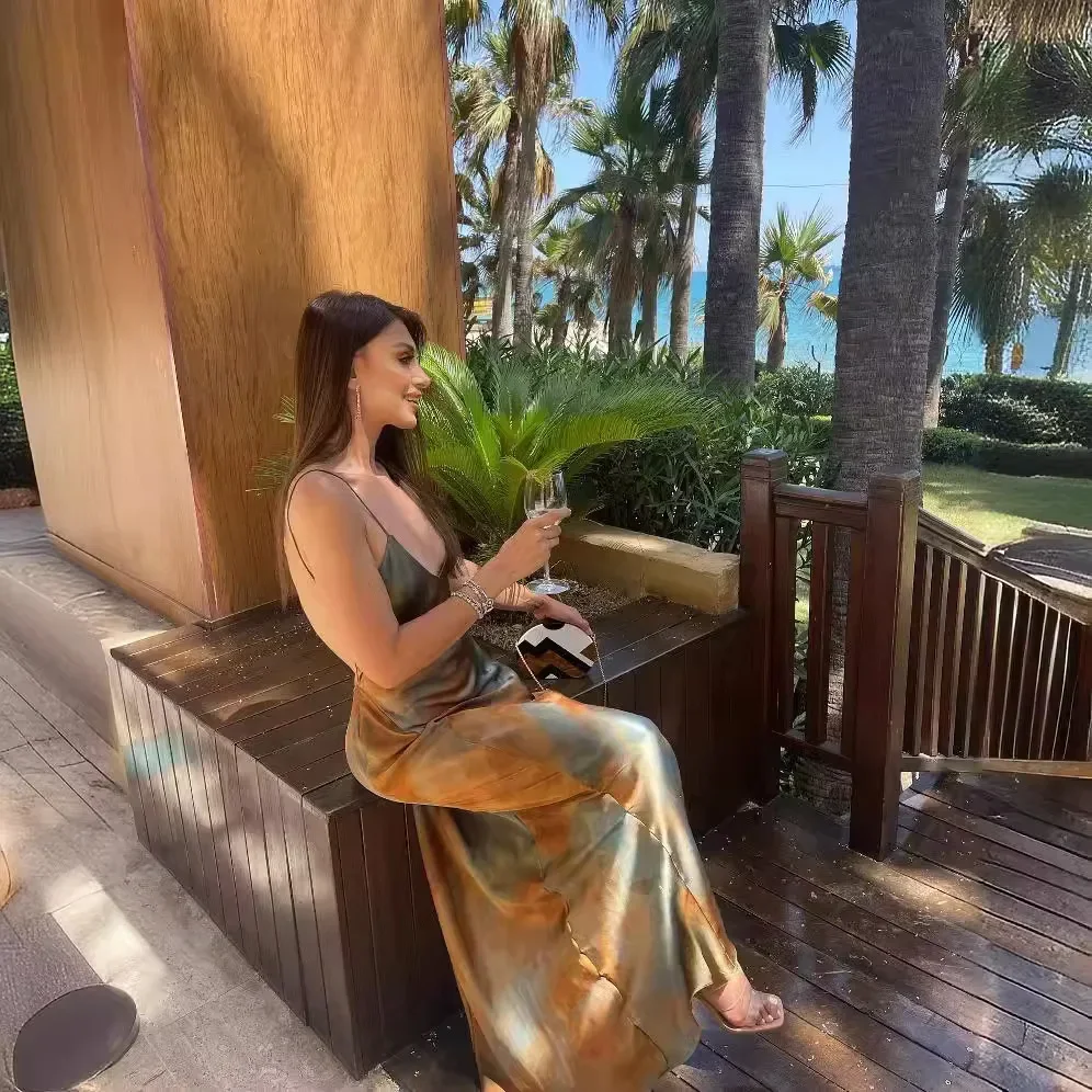 2025 New Women's Elegant Sexy Long Dress V-neck Open-back Rainbow Printing Tank Dress Sleeveless Summer Fashion
2025 New Women's Elegant Sexy Long Dress V-neck Open-back Rainbow Printing Tank Dress Sleeveless Summer Fashion