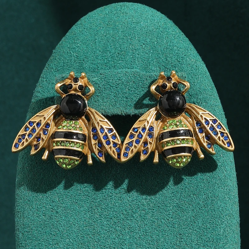 Vintage Antique Gold Plated Bee Stud Earrings Luxury Black Natural Stone Animal Moth Retro Design Jewelry Dating Accessories
Vintage Antique Gold Plated Bee Stud Earrings Luxury Black Natural Stone Animal Moth Retro Design Jewelry Dating Accessories