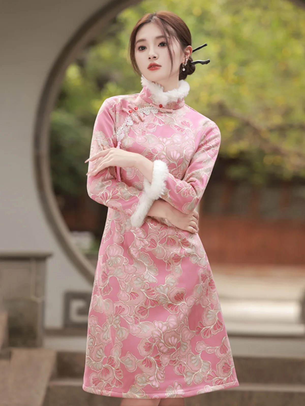 Осенне-зимнее утепленное флисовое платье-ципао с длинным рукавом, винтажное, для повседневной носки, модное, для молодых женщин
Осенне-зимнее утепленное флисовое платье-ципао с длинным рукавом, винтажное, для повседневной носки, модное, для молодых женщин