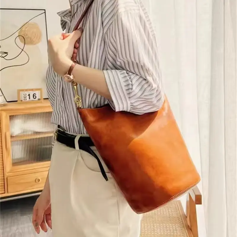 Casual simple organizer designer handmade genuine leather women's bucket bag vintage outdoor party luxury leather shoulder bag
Casual simple organizer designer handmade genuine leather women's bucket bag vintage outdoor party luxury leather shoulder bag
