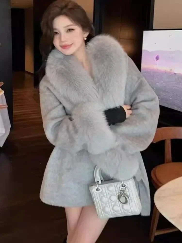 Double Sided Wool Coat Women's Fox Fur Colalr Long Sleeves Patchwork Luxury Coats With Belt 2025 Winter New 2DB2100
Double Sided Wool Coat Women's Fox Fur Colalr Long Sleeves Patchwork Luxury Coats With Belt 2025 Winter New 2DB2100