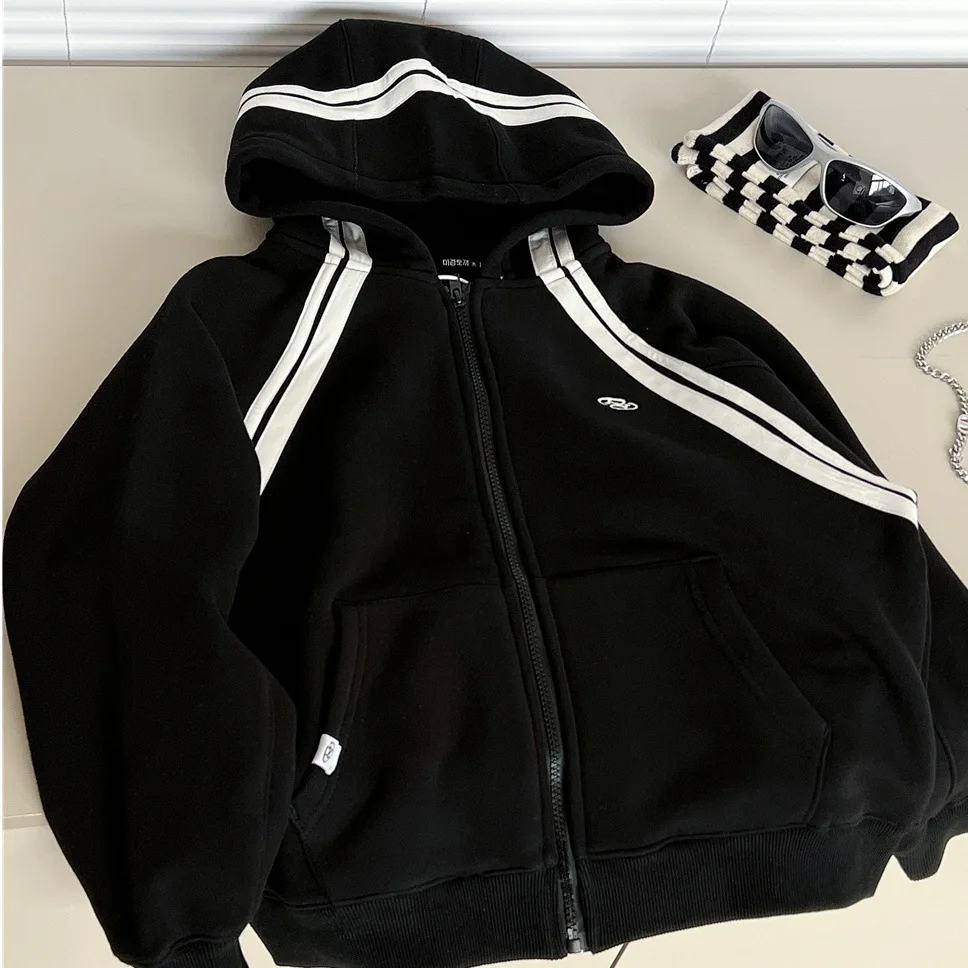 Autumn Winter New Korean Style Loose and Thick Coat 2025 Children Clothing Boys Fashionable Fleece All Match Hooded Coat
Autumn Winter New Korean Style Loose and Thick Coat 2025 Children Clothing Boys Fashionable Fleece All Match Hooded Coat