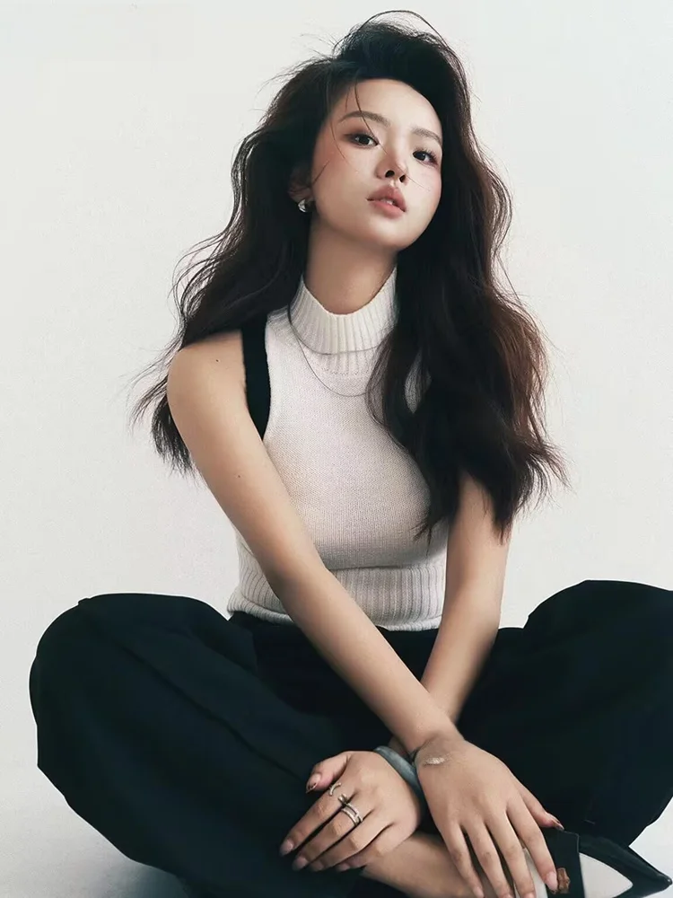 Studio New Style Korean Mixed Black And White Portrait Photos Sweet Cool Atmosphere Sensation Art Photos Clothing
Studio New Style Korean Mixed Black And White Portrait Photos Sweet Cool Atmosphere Sensation Art Photos Clothing