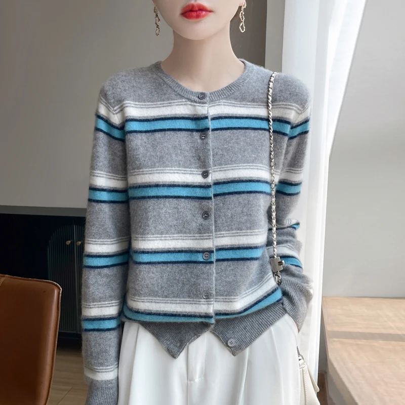 Шерстяной свитер, кардиганы, женские зимние вязаные топы в полоску 2025 года, мягкие теплые свободные повседневные модные вязаные пальто, трикотаж, элегантная одежда
Шерстяной свитер, кардиганы, женские зимние вязаные топы в полоску 2025 года, мягкие теплые свободные повседневные модные вязаные пальто, трикотаж, элегантная одежда