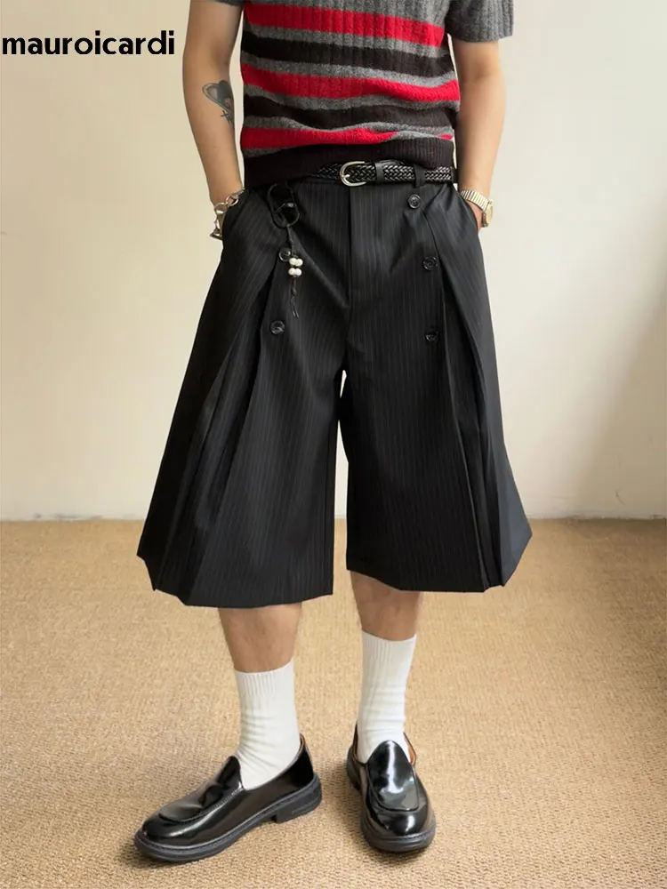Mauroicardi Spring Summer Grey Striped Pleated Shorts for Men High Waist Luxury Designer Emo Calf-Length Menswear Pants Clothes
Mauroicardi Spring Summer Grey Striped Pleated Shorts for Men High Waist Luxury Designer Emo Calf-Length Menswear Pants Clothes
