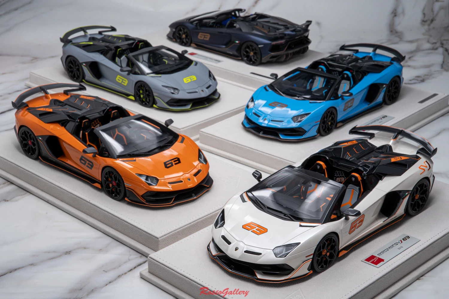 MAKE UP 1:18 Aventador SVJ 63 Roadster Simulation Limited Edition Resin Metal Static Car Model Toy Gift
MAKE UP 1:18 Aventador SVJ 63 Roadster Simulation Limited Edition Resin Metal Static Car Model Toy Gift