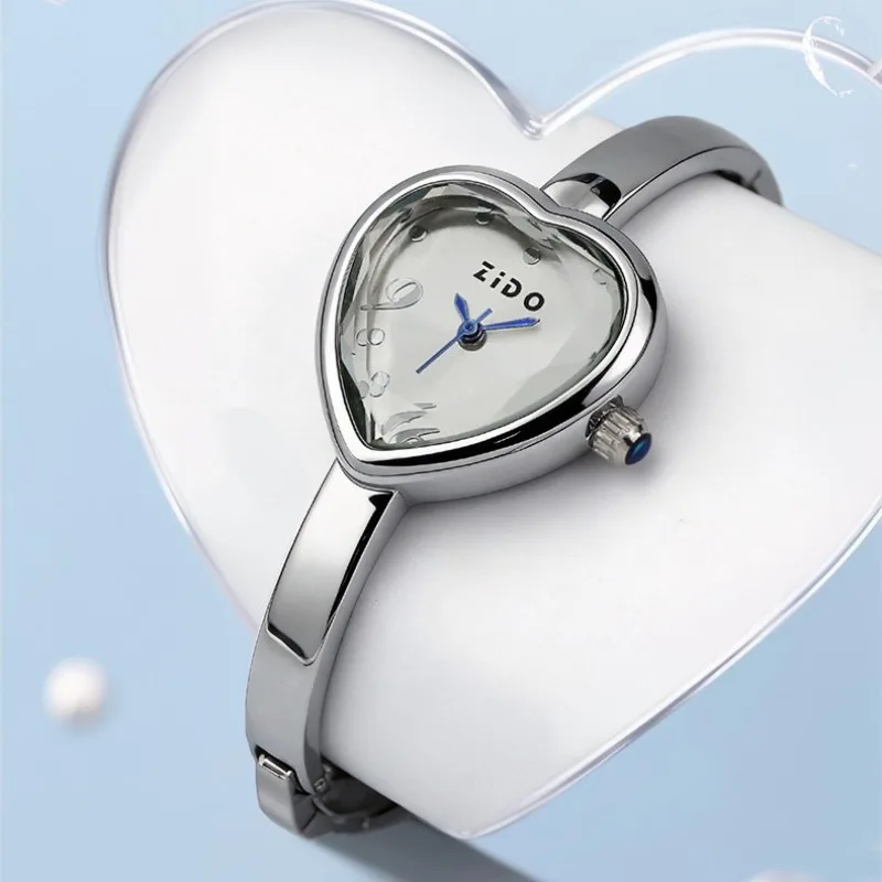 Женские наручные часы-браслет, кварцевые часы премиум-класса с персонализированным дизайном в форме сердца, легкие и роскошные.
Женские наручные часы-браслет, кварцевые часы премиум-класса с персонализированным дизайном в форме сердца, легкие и роскошные.