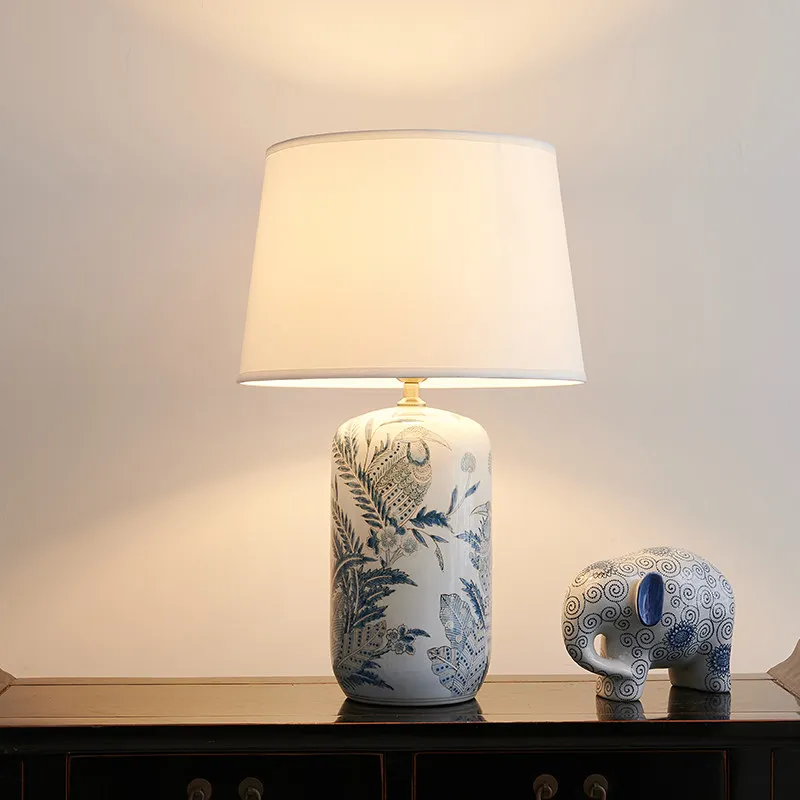 Jingdezhen Ceramic Table Lamp Blue White Porcelain Classical Desk Light Bedroom Bedside Living Room Study Hotel Lighting Fixture
Jingdezhen Ceramic Table Lamp Blue White Porcelain Classical Desk Light Bedroom Bedside Living Room Study Hotel Lighting Fixture