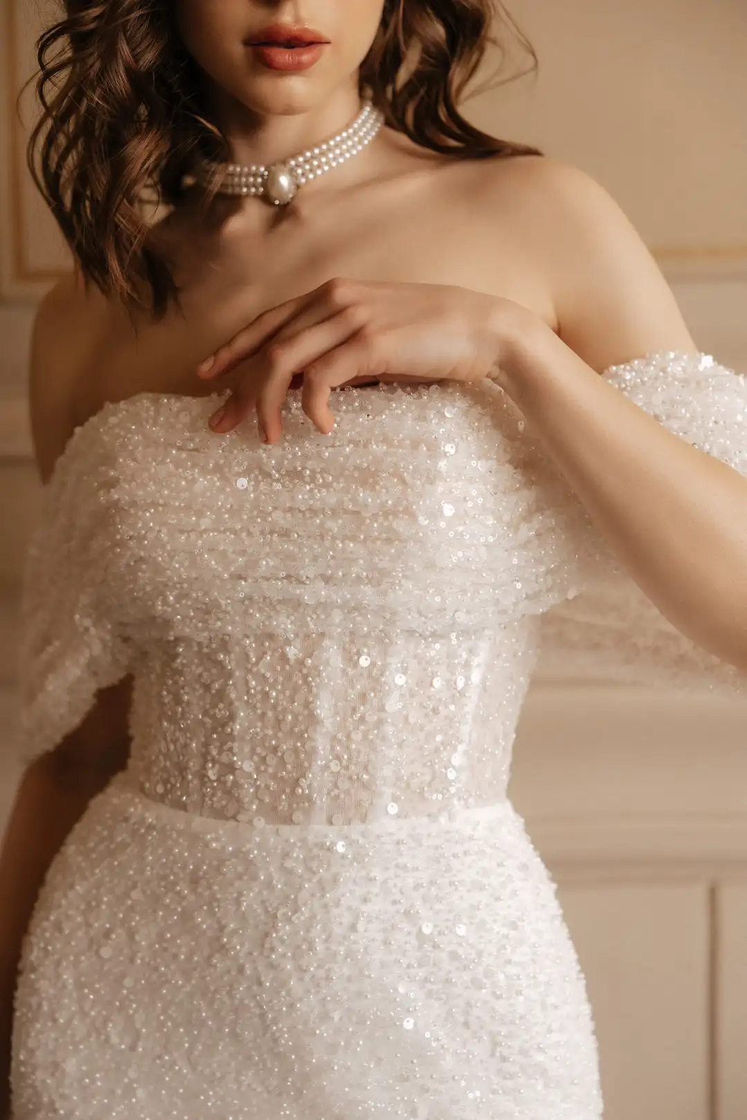 Customized Pearls Sequins Long Sleeve Mermaid Brides Wedding Dress Boat-neck Pleated Ruffles Court Train Gorgeous Bridal Dress
Customized Pearls Sequins Long Sleeve Mermaid Brides Wedding Dress Boat-neck Pleated Ruffles Court Train Gorgeous Bridal Dress