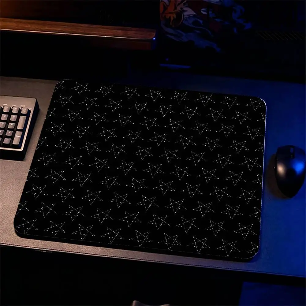 Black And White Star Mouse Pad Gaming Esports Universal Desktop And Laptop Computer Simple And Pure Rubber Small Anti Slip Pad
Black And White Star Mouse Pad Gaming Esports Universal Desktop And Laptop Computer Simple And Pure Rubber Small Anti Slip Pad