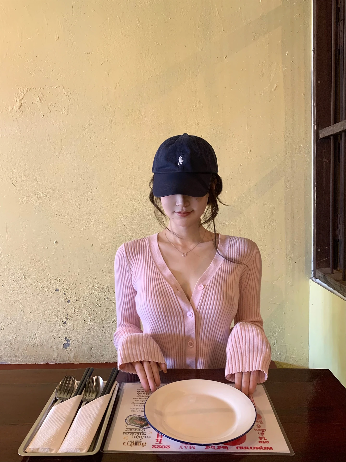 Gyo Australian Relaxation 2026ss Розовый эластичный вязаный топ с вертикальными полосками, женский, мягкий, облегающий, из полиэфирного волокна
Gyo Australian Relaxation 2026ss Розовый эластичный вязаный топ с вертикальными полосками, женский, мягкий, облегающий, из полиэфирного волокна