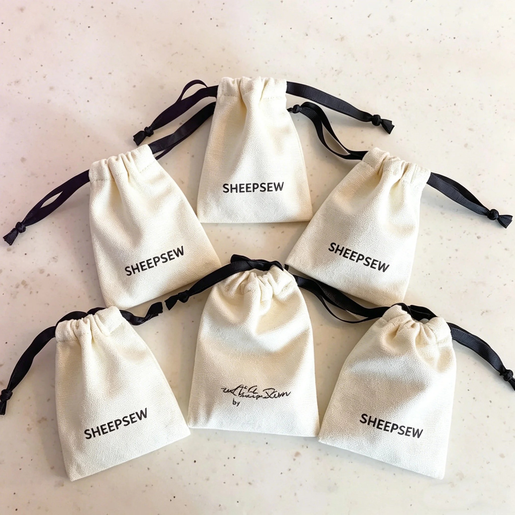 SheepSew Luxury Microfiber Suede Envelope Jewelry Pouch PC Debossed Logo Ring Storage Bag Premium Jewellery Packaging
SheepSew Luxury Microfiber Suede Envelope Jewelry Pouch PC Debossed Logo Ring Storage Bag Premium Jewellery Packaging