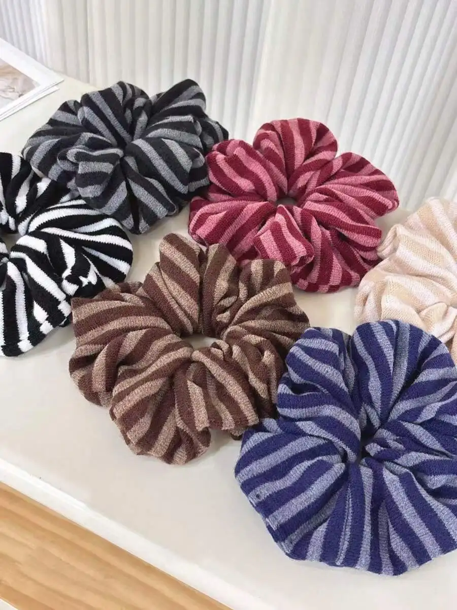 Striped Polyester Scrunchy Hair Tie For Daily Wear, Retro Contrast Color Elastic Ponytail Holder, Autumn Winter Accessory
Striped Polyester Scrunchy Hair Tie For Daily Wear, Retro Contrast Color Elastic Ponytail Holder, Autumn Winter Accessory