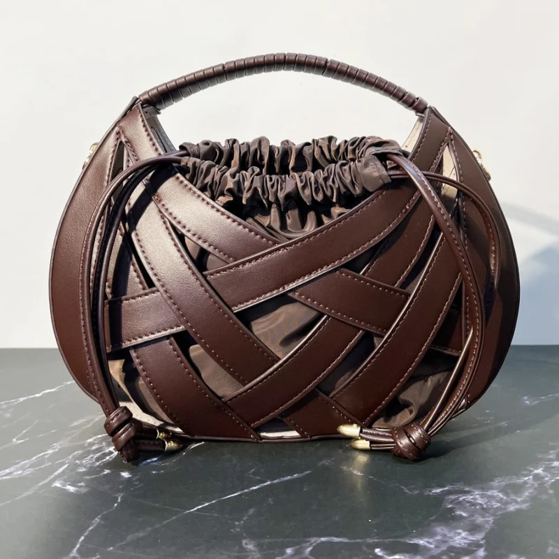 Винтажная женская сумка через плечо из искусственной кожи с плетеным узором, модная сумка-пельмень с ажурным дизайном, новинка
Винтажная женская сумка через плечо из искусственной кожи с плетеным узором, модная сумка-пельмень с ажурным дизайном, новинка