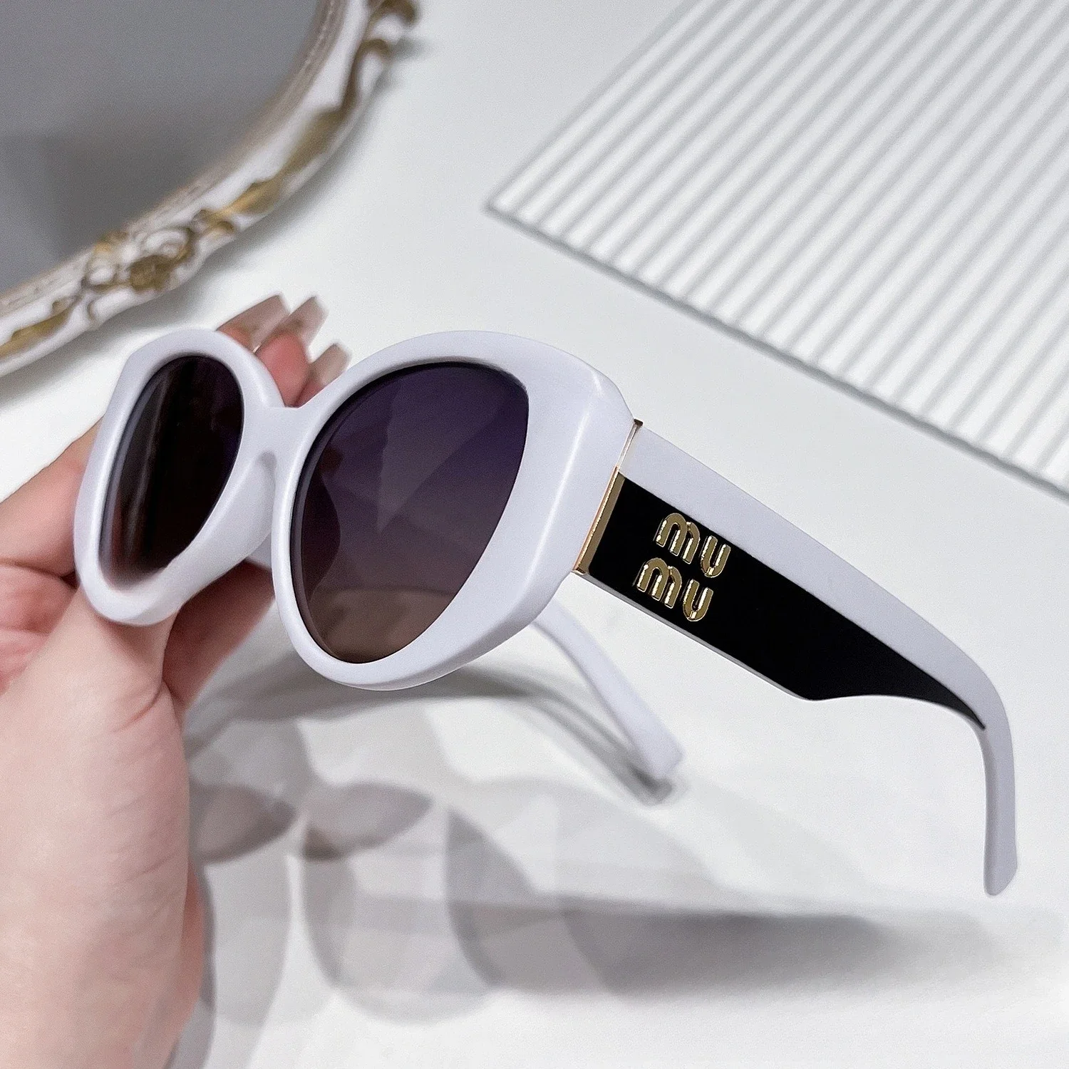 2025 Premium Small Frame Sunglasses - HD Polarized Lenses, Trendy Minimalist Shades for Men & Women, Lightweight Luxury Style
2025 Premium Small Frame Sunglasses - HD Polarized Lenses, Trendy Minimalist Shades for Men & Women, Lightweight Luxury Style