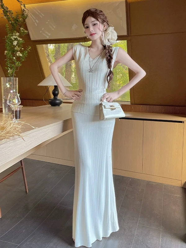 Summer Chic V-Neck Knitted Top High Waist Fish Tail Skirt Set Women's Gentle Style Slimming Two-Piece Ensemble
Summer Chic V-Neck Knitted Top High Waist Fish Tail Skirt Set Women's Gentle Style Slimming Two-Piece Ensemble